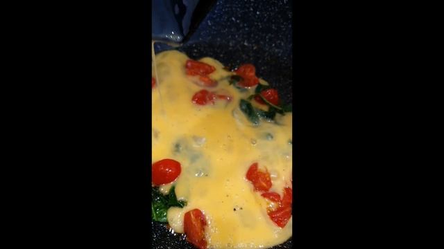 Завтрак пятиминутка. Яичница со шпинатом. смотреть онлайн