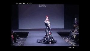 Luisa Palicio, bailando con una bata de cola de Lina |Simof 2008