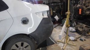 Kia Rio - вытягиваем крыло, покраска крыла, заднего бампера и крышки багажника