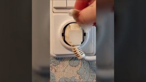 Лайфхаки Чистим розетки