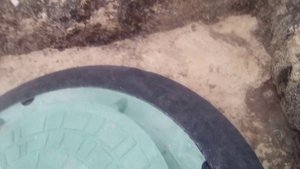 Видео№2 Копаем колодец для слива из бани из полимерно песчаных колец