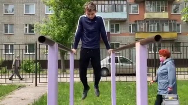 16 отжиманий на брусьях за подход(угол ниже 90°) смотреть онлайн