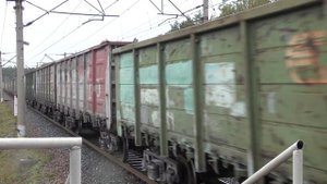 Электровоз ЭП1М-470 с пассажирским поездом и электровоз ВЛ80С-1092/826 с грузовым поездом