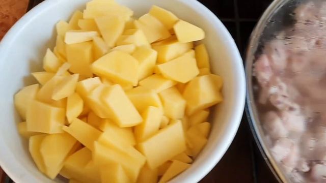 Простая и очень вкусная тушеная картошка с мясом. Тушеный картофель с мясом