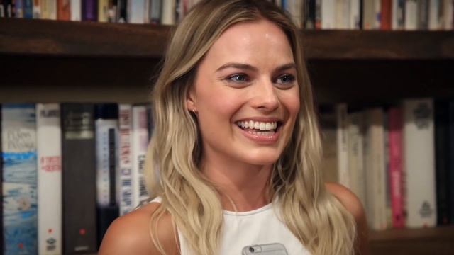 Margot Robbie Is Magic, I'm Just Doing Tricks смотреть онлайн