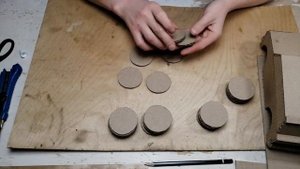 как сделать машинку из картона своими руками