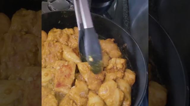 WHAT TO COOK TONIGHT 🤔!!! SPICY GINGER & COCONUT 🥥 CHICKEN 🍚 Easy one pot recipe!! смотреть онлайн