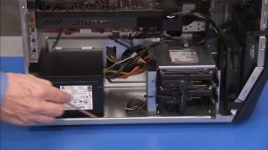 Снятие и замена левой боковой крышки на игровом компьютере HP OMEN 880 | HP Support