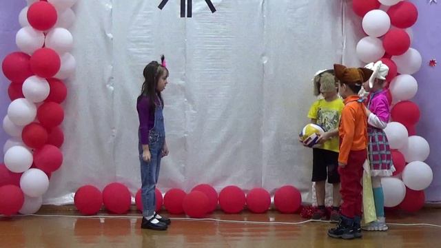 КАК СНЕЖИНКИ ПОПАДАЮТ НА ПРАЗДНИК смотреть онлайн