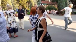 А ПЕРВОЕ СЛОВО ДОРОЖЕ ВТОРОГО! ТАНЦЫ В ПАРКЕ ГОРЬКОГО ХАРЬКОВ.mp4