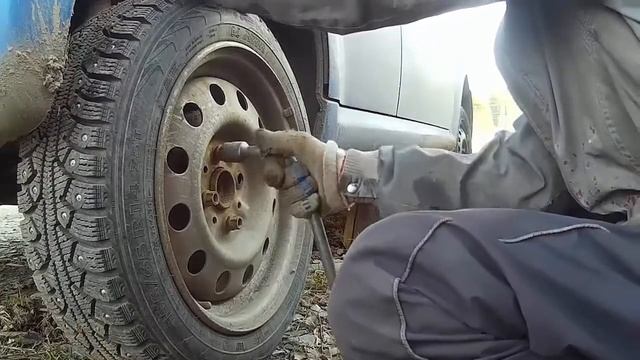 как БЫСТРЕЕ и ПРОЩЕ поменять резину на авто смотреть онлайн
