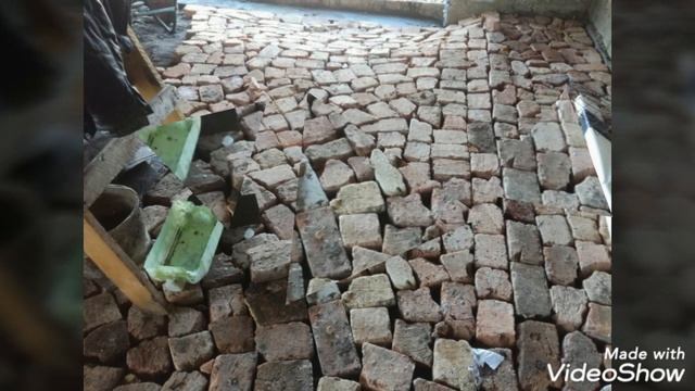 Кирпичи битые вместо брусчатки смотреть онлайн