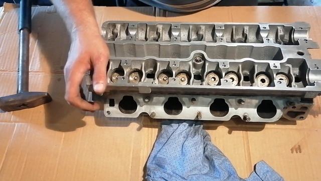 Рассухариваем клапана без спец инструмента.На примере ГБЦ x18xe.Opel Vectra B. смотреть онлайн