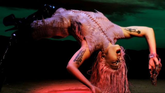 Alice - Lady Gaga but the instrumentals is 17 seconds delayed смотреть онлайн