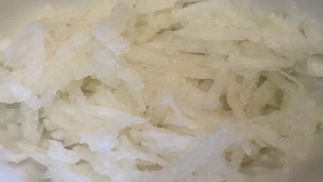 Салат из дайкона с квашеной капустой