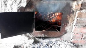 Дымит печька в бане