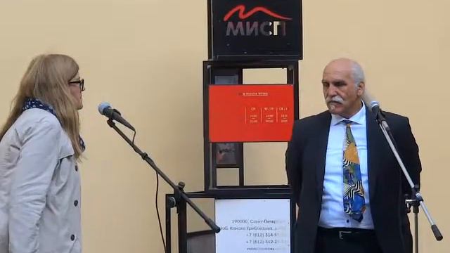 Открытие второй выставки - переводчика и автор Джеф Беер