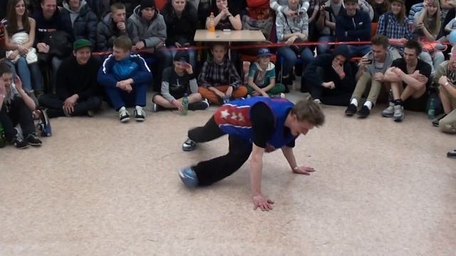 Пьяный Мастер ВиМат опять разрывает танцпол vs Маугли 1 х 1 смотреть онлайн