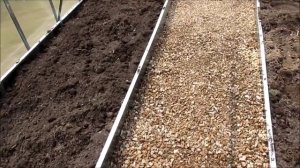 Лайфхак для дачи:  организуем сухой проход между грядками