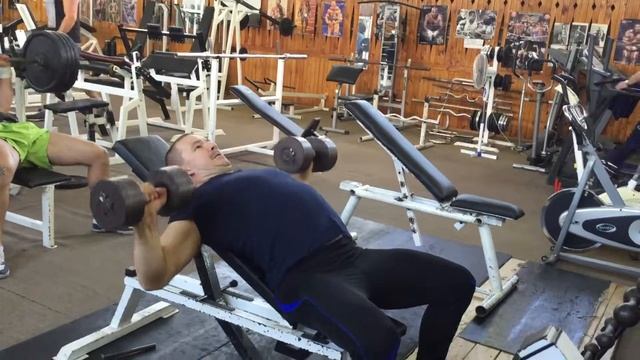 Жим гантелей 45* 22 кг смотреть онлайн