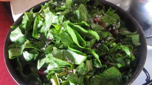 Турецкий рецепт  со свекольными листьями.