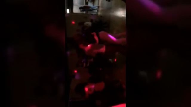 KIZZ La Bachata 'Kizomba' April смотреть онлайн