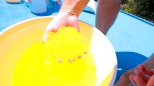 FROZEN 100 Mystery Buttons.. Only 1 Will Let you ESCAPE the Box!!