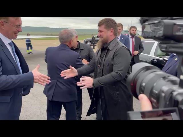 Рустама Минниханова  в аэропорту Грозного  встретил глава Чечни Рамзан Кадыров