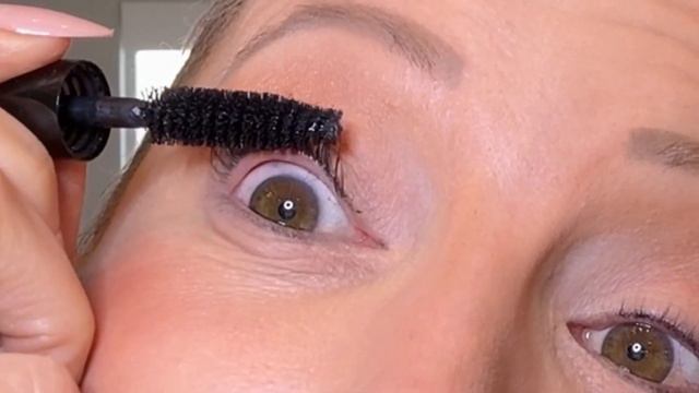 Best Mascara Challenge | Diorshow VS Iconic Overcurl Mascara Review