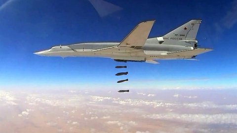 Крупную базу подготовки террористов под сирийской Пальмирой уничтожили самолеты ВКС России