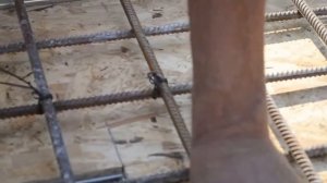 Как вязать стеклопластиковую арматуру крючком?