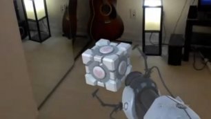 Портальная пушка и кубик из игры Portal для Hololens