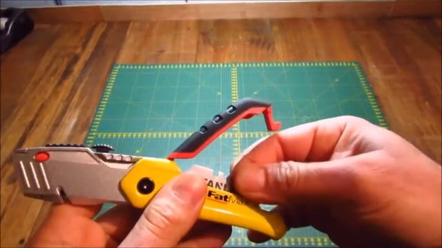 Couteau Cutter pliable à lame rétractable Stanley Fatmax 0-10-825
