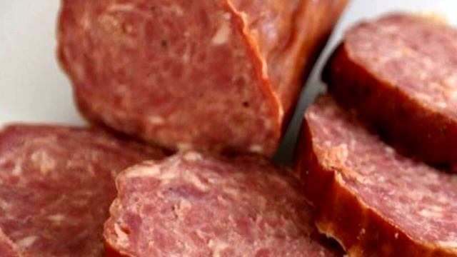 Состав копченой колбасы. Виды и польза ли данного продукта?