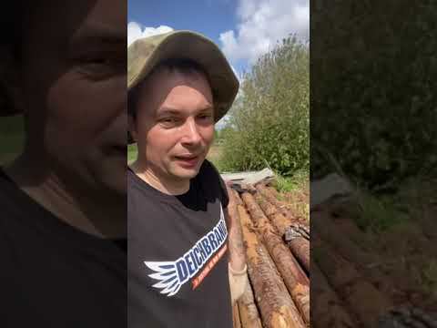 Ошкуривание бревен в ручном режиме очень быстро и легко и поможет в этом нам только лопата! смотреть онлайн