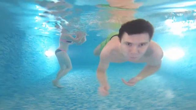 Видеосъемка в бассейне, подводная видеосъемка, в аквапарке, семейная видеосъемка. смотреть онлайн