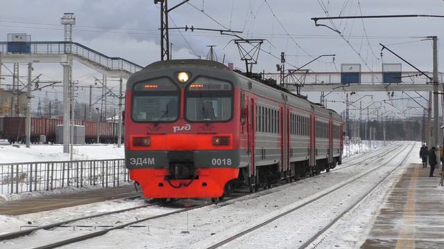 ЭД4М1-0018/0009 сообщением Шарташ — Шаля делает остановку на о.п. Электродепо смотреть онлайн