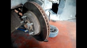 Замена передних тормозных колодок Mazda 3