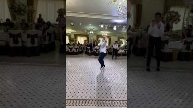 Ritm reqsi bey ucun. Азербайджанский танец Ритм. Строго не судите, ребята первый раз танцуют ритм.