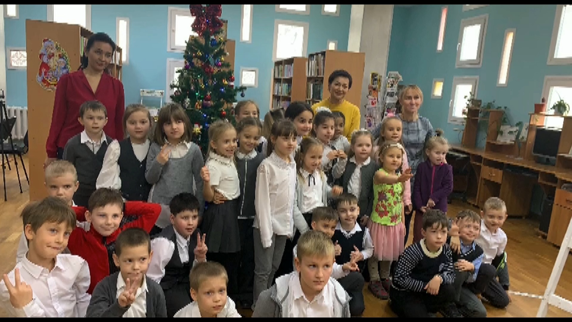 Новогодний вернисаж «Сказки водят хоровод» для учащихся вторых классов МОБУ Гимназии №16 города Сочи