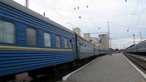 "на Белгород" электровоз чс7-147 с пассажирским поездом отправляется со ст. харьков-пасс