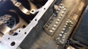 Размороженный блок цилиндров ремонт резиновой сваркой Горловка Defrosted cylinder block welding
