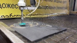 Гидроабразивный рез столешницы из керамогранита.