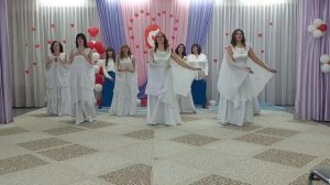 Танец воспитателей к празднику " День матери'
