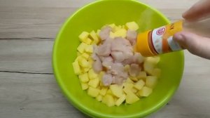 Очень вкусное и простое блюдо, Картошка с куриной грудкой запечённая в духовке!