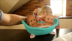 открываем и купаем пупсиков lil cutesies в чудо ванной