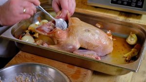 Утка в духовке вкусно и просто/Рецепт приготовления утки с полбой и грибами/Как приготовить утку