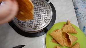 Хрустящие и вкусные вафельные рожки.