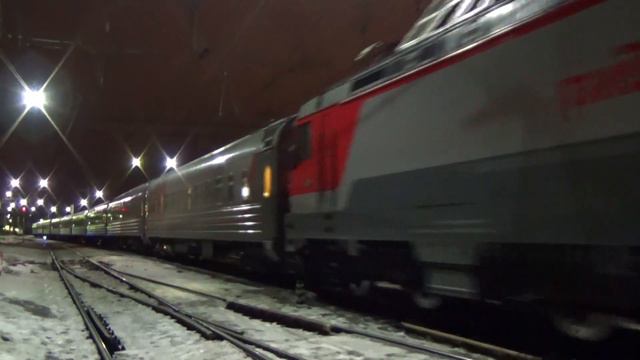 Электровоз ЭП20-009 со скорым поездом №41 "Нижний Новгород - Великий Новгород" смотреть онлайн