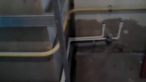 Как спрятать трубы на кухне